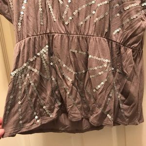 Grey blouse with pattern sequins